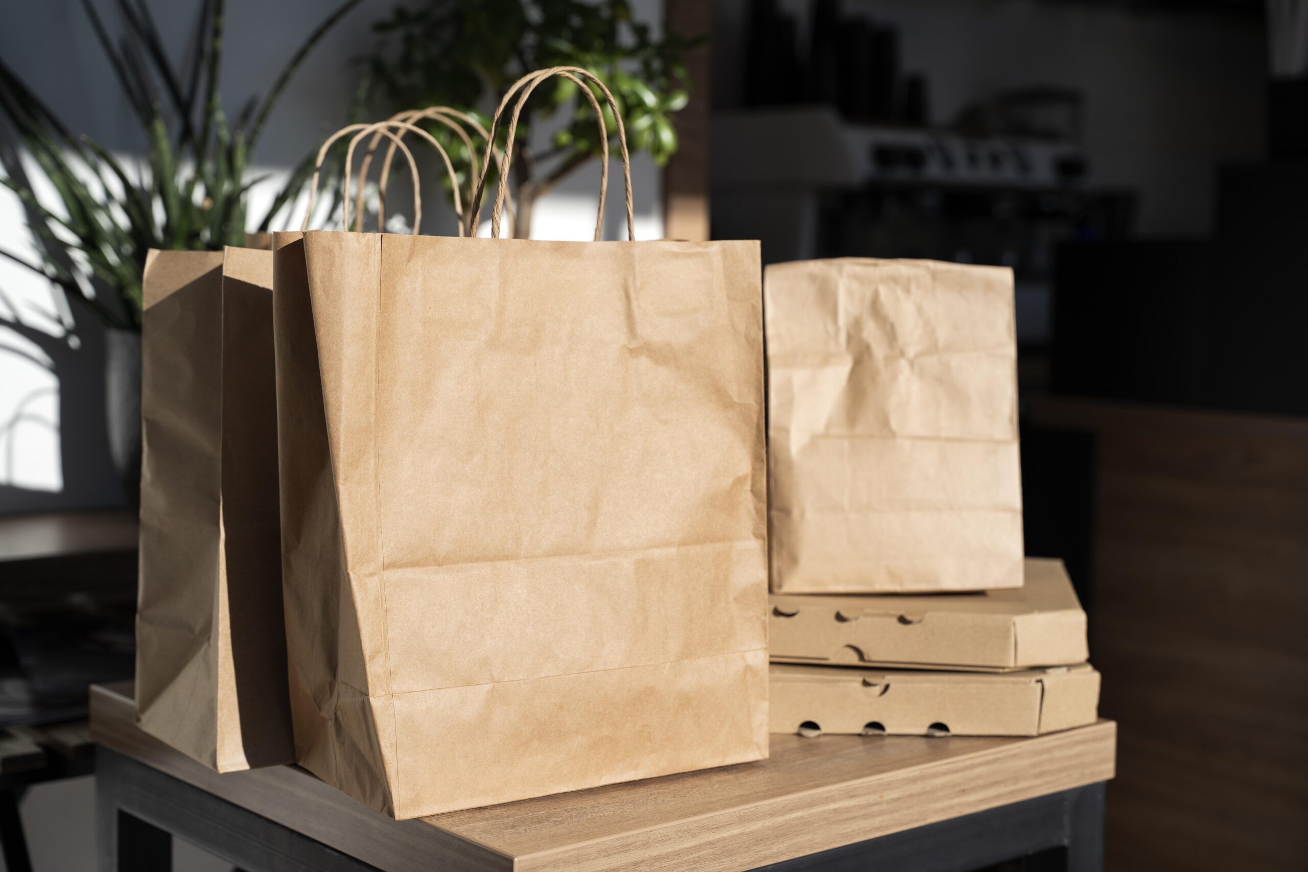 vista-frontal-de-alimentos-envasados-preparados-para-llevar